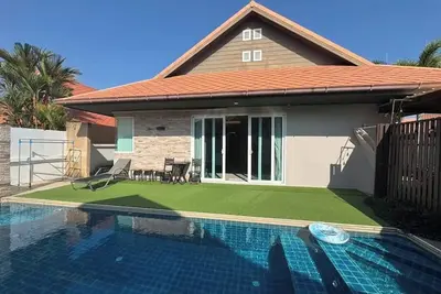 Image de November T Pool villa 4\nบ้านพลูวิลล่า 3 ห้องนอน 3ห้องน้ำ\nมีสระว่ายน้ำส่วนตัวบ้าน