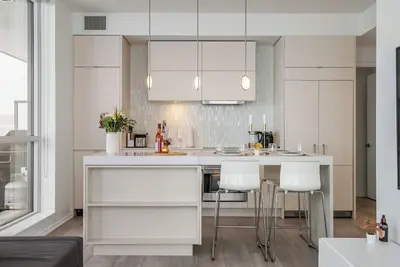 Image de Condo and Parking Near Stampede