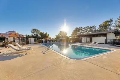 Image de Golf, Hike, Swim: Your Perfect Desert Oasis Escape