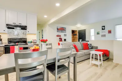 Image de 2 Mi to Lincoln Park Zoo: Family-Friendly Home