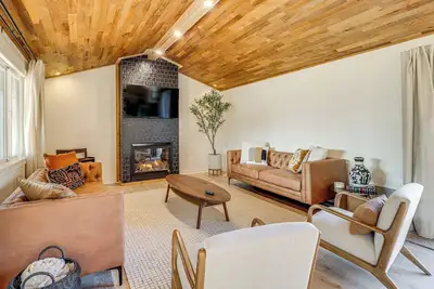 Image de Modern Oregon Cottage w/ Hot Tub: Walk to Beach!