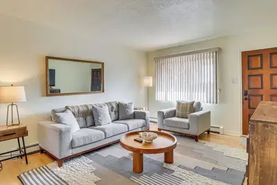 Image de 2 Mi to Unm Campus: Home in Quiet Area of Abq