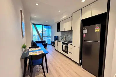 Image de Centrally Located Luxury Melbourne Apartment in West Side Place