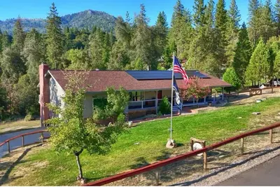 Image de Cozy Mountain Retreat Near Yosemite – Stunning Views, Bbq, & Family-Friendly!