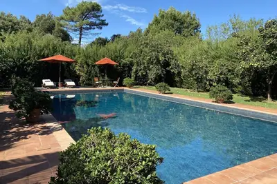 Maison de vacances privée avec sauna, Wifi, piscine privée, climatisation, Tv, patio, parking