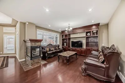 Image de Delightful, Stunning Luxury Home with Double Garage & Balcony