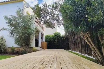 Maison à 900 mètres de la plage et des commerces. Amarre 6m50 possible.