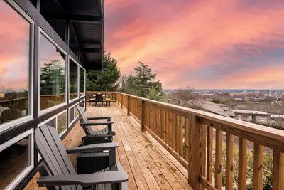 Image de Luxurious Retreat w/ Stunning Views | Sleeps 16