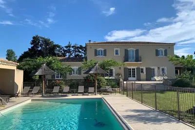 Image de Maison de campagne à Aureille avec piscine dans les Alpilles