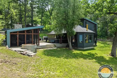 Image de Lakefront 4-Bedroom Retreat with Hot Tub