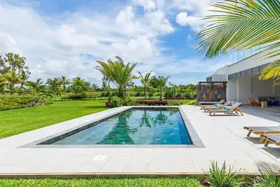 Image de Ahura 3 ch, piscine, sur le golf d'Anahita Resort & Spa