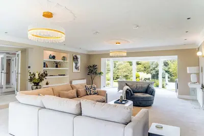 Image de Riverside 5-Bedroom Home in Windsor