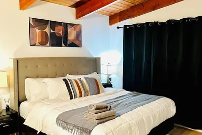 Image de P&N Suite \"3 times the charm\" 3br Oasis❤️ close to West Ed Mall & local food stp