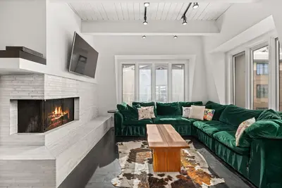 Image de Chateau Dumont Unit 21 | Fully Renovated Top Floor Condo, Downtown Aspen, Panoramic Mountain Views