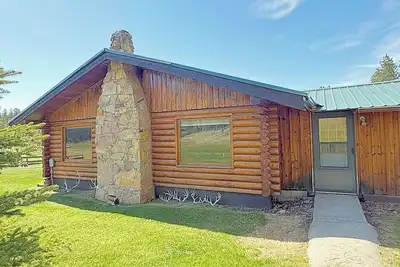 Image de 12 Mile Ranch Historic Cabin Surrounded by National Forest