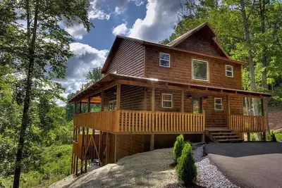Image de A Modern-Mountain Escape with Fire Pit, Game Room, 3 Primary King Suites + More