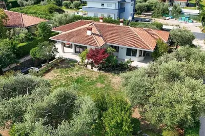 Image de Villa Fortuna, recently renovated, close to the lake and with all amenities.