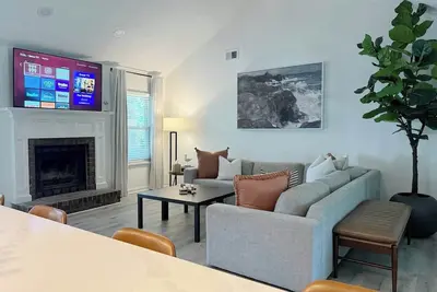 Image de Modern Home Near Beach & City Dog Friendly