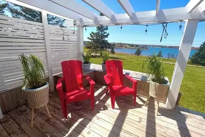 Image de Relax with the whole family at this beautiful, peaceful, authentic islander home