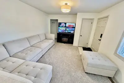Image de Entire Modern Home Near Aksarben, Hospitals&Downtown