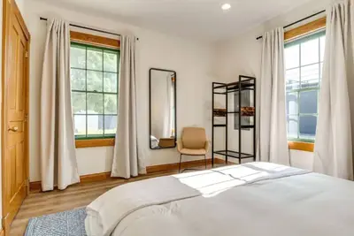 Image de The Best Downtown Spot! Free parking, Pet friendly.