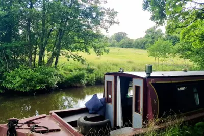 Image de 70ft 4 berth houseboat in the Peak District