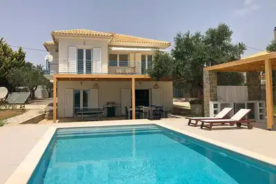 Image de Villa Carla avec piscine privée vue mer, emplacement calme et proche de la plage