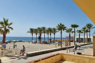 Image de Appartement climatisé à 30 mètres de la plage