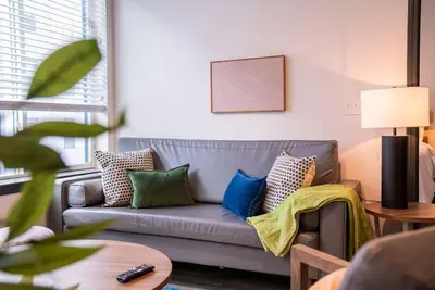 Image de Extraordinary 2br 2ba Condo | Near Sanford & Uga