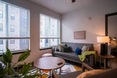 Image de Rare Condo Rooftop Pool, Gym, Sleeps 4, Near Uga,