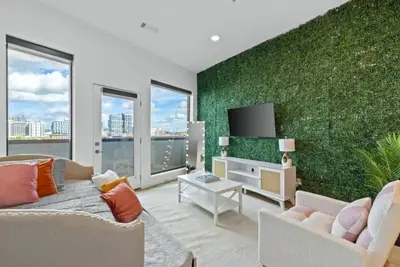 Image de 1br DollyParton-Themed Flat in the Gulch-Sleeps 4!