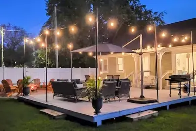 Image de Coastal Quarters-Unit 2-5br house-Sleeps 14, fire pit, fenced yard, dog friendly