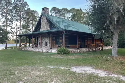 Image de Charming 3-bedroom lakefront cabin in welcoming Paisley