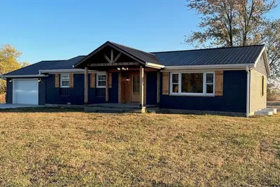 Image de Renovated Farm House Style Ranch, 4 Bedroom 3 Bath, Peaceful Country Lane.