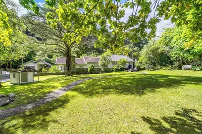 Image de A beautiful and tranquil house, perfect for a peaceful and relaxing getaway.