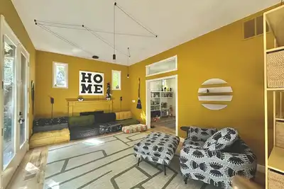 Image de Serene Forest House - Prime Location - Zoo, Hiking, Shopping - Family Friendly