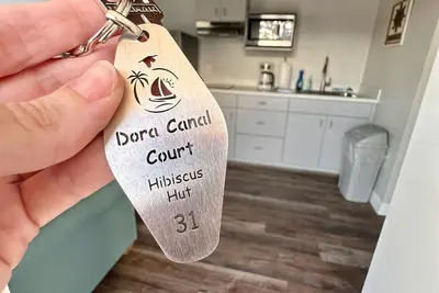 Image de Cottage 31: Hibiscus Hut - Waterfront Lodging in Downtown Tavares, Fl