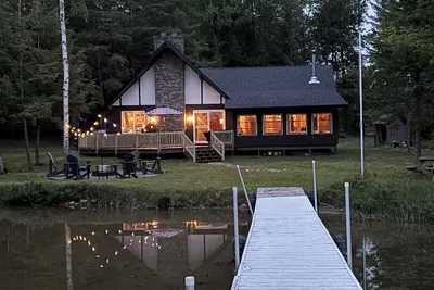 Image de Fox & Fern Cottage: Fresh Air, Blooming Wildflowers & Lakeside Tranquility Await