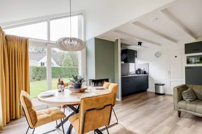 Image de Blue Heron I Modern Home with Fine Garden