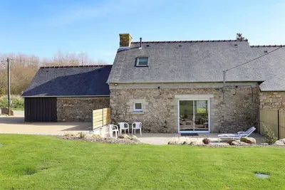 Image de Superbe maison à Runan avec WiFi