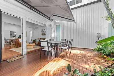 The Courtyard Store! 2Bed/2Bath ~ New Farm