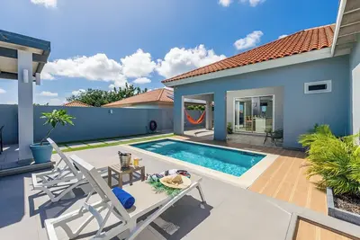 Casa HooibergPrivate Pool, Gazebo & Near Beaches