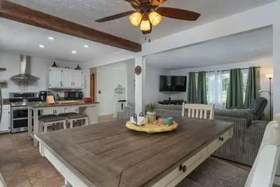 Image de Bright and cozy apartment just minutes to Asheville!