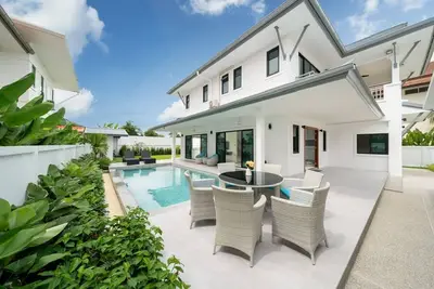 Image de New & Luxurious Bangtao 4Bed Private Pool Villa