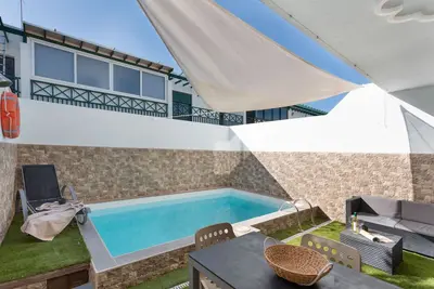 Image de Vacances 'Sweet Home Playa Blanca' avec vue montagne, piscine privée et Wi-Fi