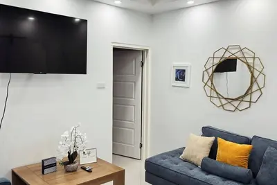 Spacious 2 bedroom & 2 bathroom apartment with Ac, WiFi in Kingston, Jamaica