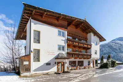 Image de Appartements ensoleillés pour groupes, familles