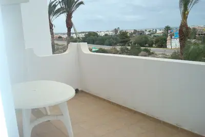Image de appartement en Rez-de-chaussée, avec grande terrasse, deux chambres, climatisati