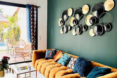 Image de Belle maison avec jardin et piscine