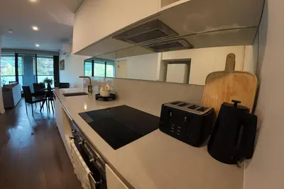 Image de City Retreat with Rooftop Pool, Private Parking & City Views